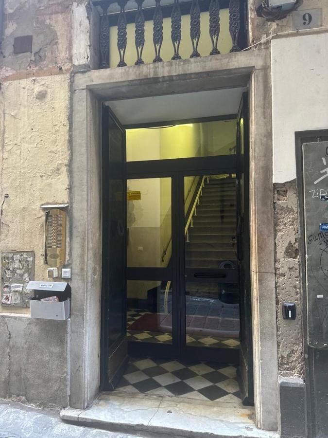 Апартаменты Ridi Che Ti Passa In Vico Del Fieno Генуя Экстерьер фото
